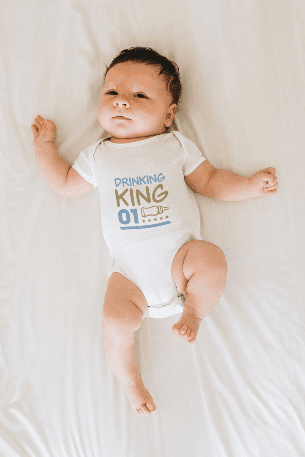 detske body drinking king mockup